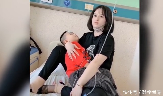 妈妈|姨妈抱着生病的外甥,这一幕感动了很多人,网友:姨妈也是妈