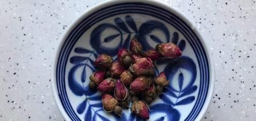 女人|女人常喝此美容养颜汤,每天一碗,补充胶原蛋白,40岁不显老