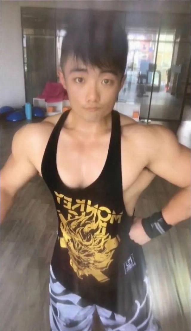 大肚腩|从大肚腩到腹肌男,这真的是同一个人吗