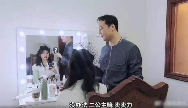 姚安娜被化妆师吐槽肥厚,化浓妆大饼脸违和,扮相成熟哪像90后