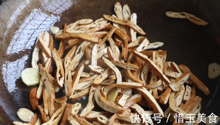 好吃|春天,女儿特馋的素菜,一周吃5次,营养又好吃,还提高免疫力