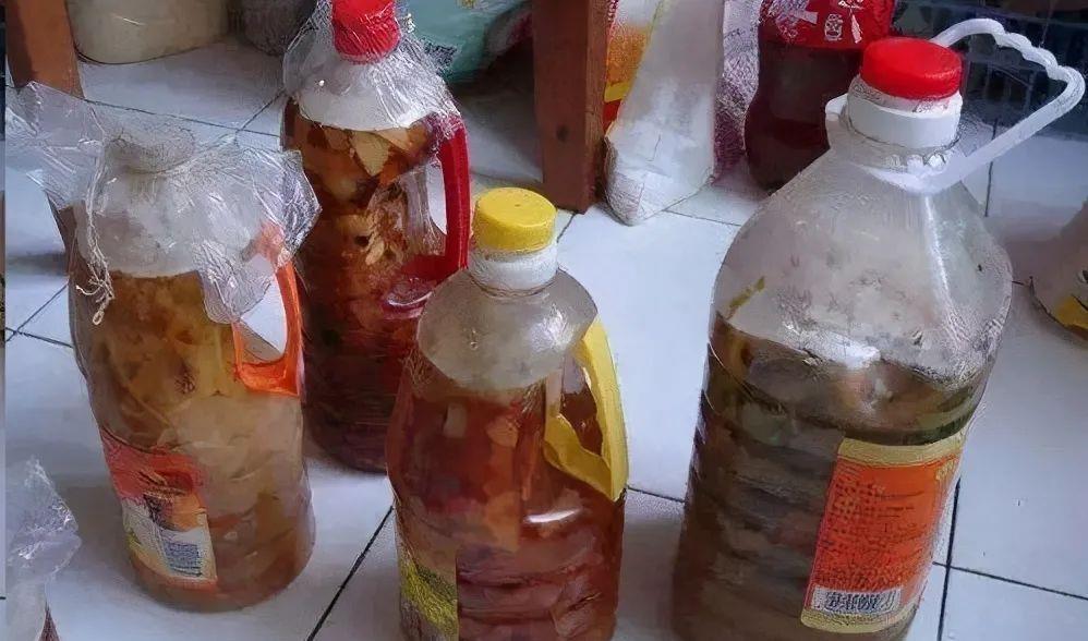 桔子皮是个宝,养花离不了,泡一泡做肥料,香味大酸性足,养花棒