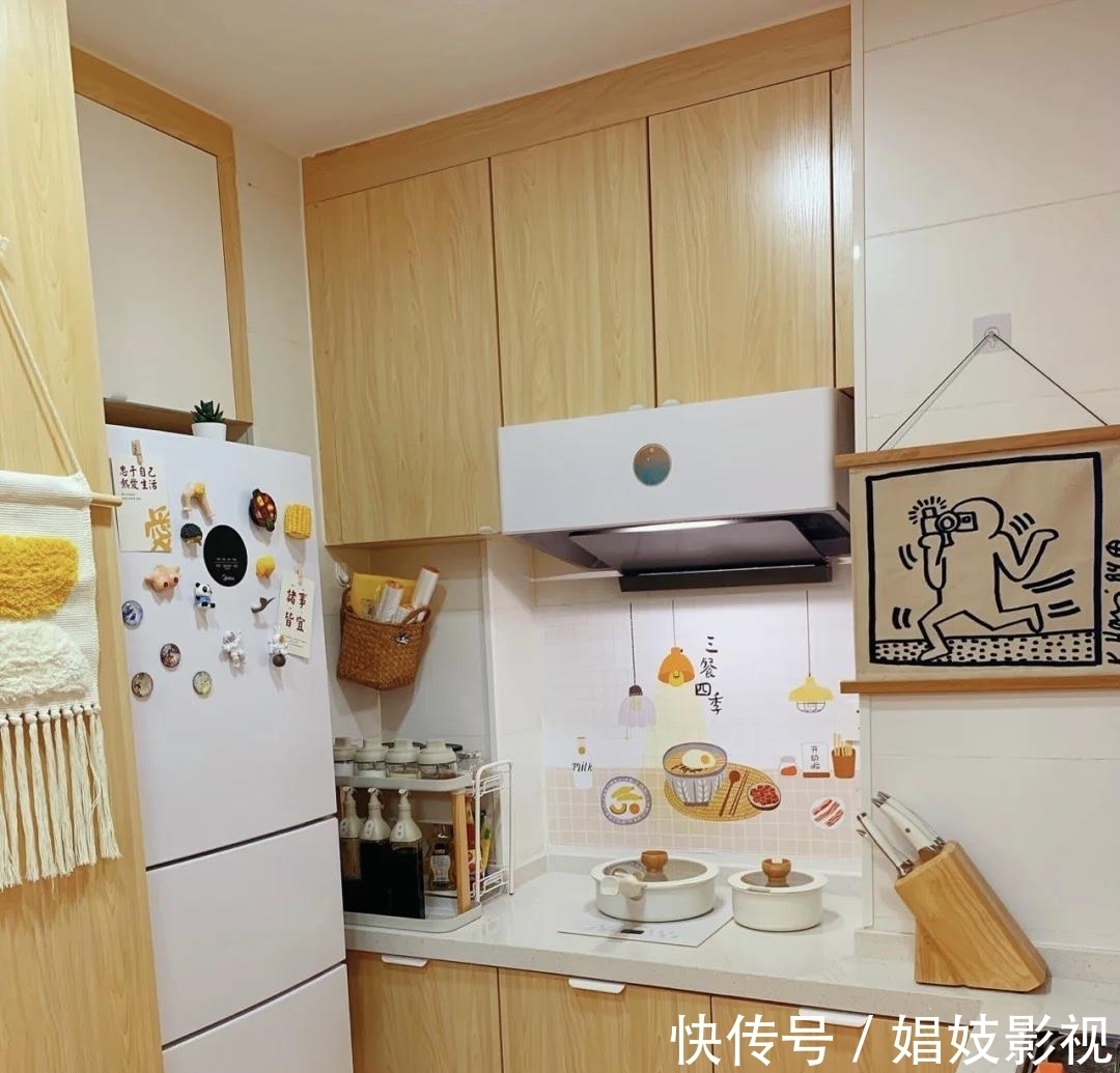 手机充电|90后男孩晒30㎡单身小宅,“宝藏式”装修而走红,圈粉无数