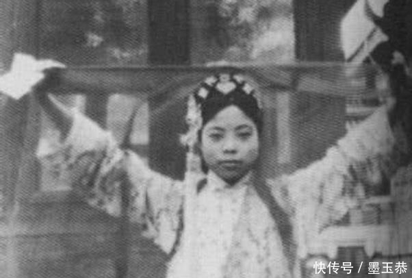 照片|真实的晚清妃子照片,图一图二是亲姐妹,图四是历史最后一位皇妃