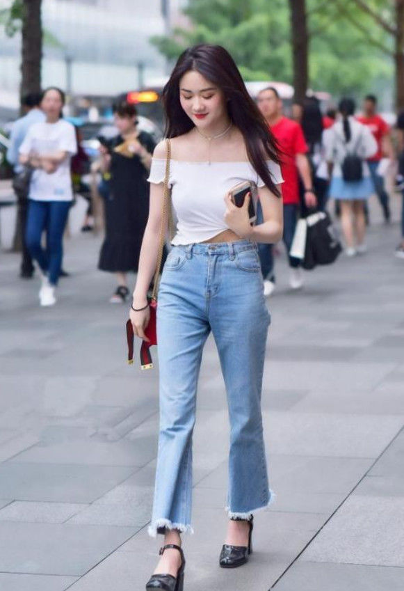 长发披肩|身材高挑的长发小姐姐,身穿优雅的连衣短裙,尽显女人独有的气质