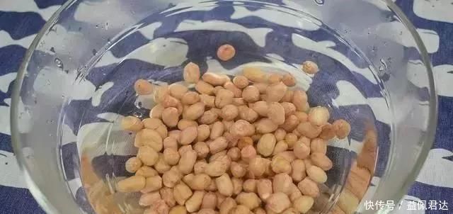 莲藕新吃法,不炒不炖不凉拌,简单一做,饭店都吃不到,真解馋