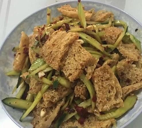 面筋|黄瓜与此物一起,超美味,每天一盘,赶跑大肚腩,皮肤更细腻光滑