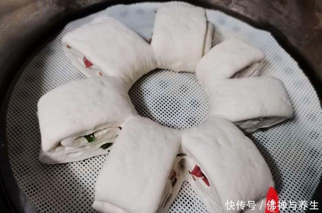 有的人爱吃花卷却不会拧，看看我介绍的这两种方法，简单易操作