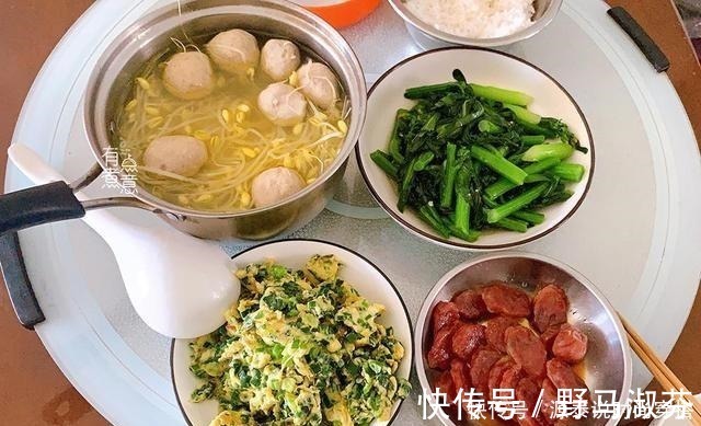 公公婆婆来我家小住，家里的晚餐变了样，现在的我“有家不想回”