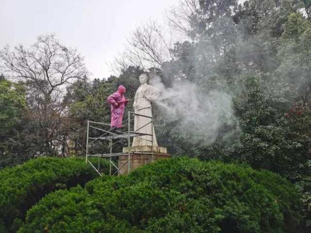 好赞！西湖边的雕塑们都洗了“小脸”，颜值立马提升了