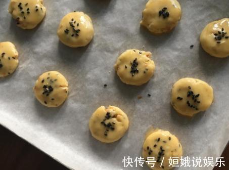 花生酥饼干可以在家做，太简单了，自己动手，再也不用花钱买零食