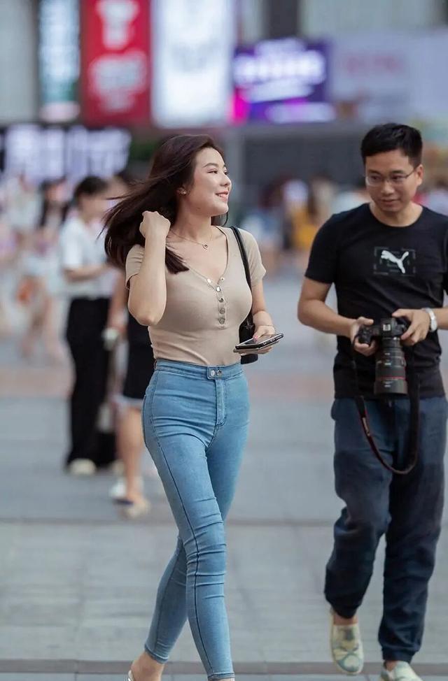 短腿|白色休闲短袖搭配灰色打底裤，时尚百搭，又经典实用