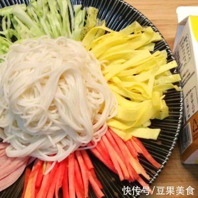 面条|学会#蛋趣体验#健康营养凉拌面，早餐不用愁