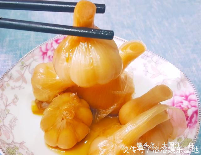 糖醋蒜怎样做才好吃大厨告你配方和比例,一年不坏不蔫,还倍脆