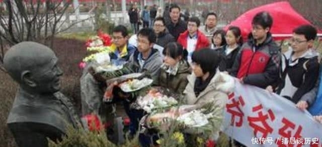 贫困生|九旬老人蹬20年三轮,靠馒头度日,资助300贫困生,死后万人送别