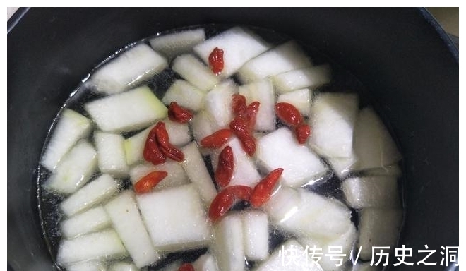 北豆腐|入秋后，冬瓜汤要多喝，多加2样食材，营养翻倍又鲜美