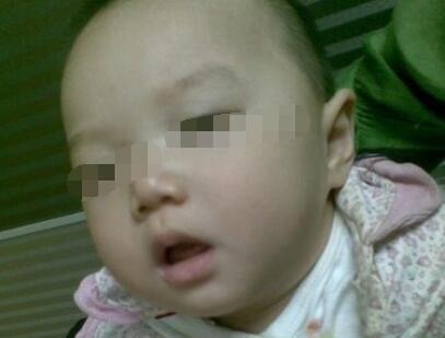 满月|满月的宝宝会翻身,婆婆天天炫耀说“神童”,知道原因后跪地大哭