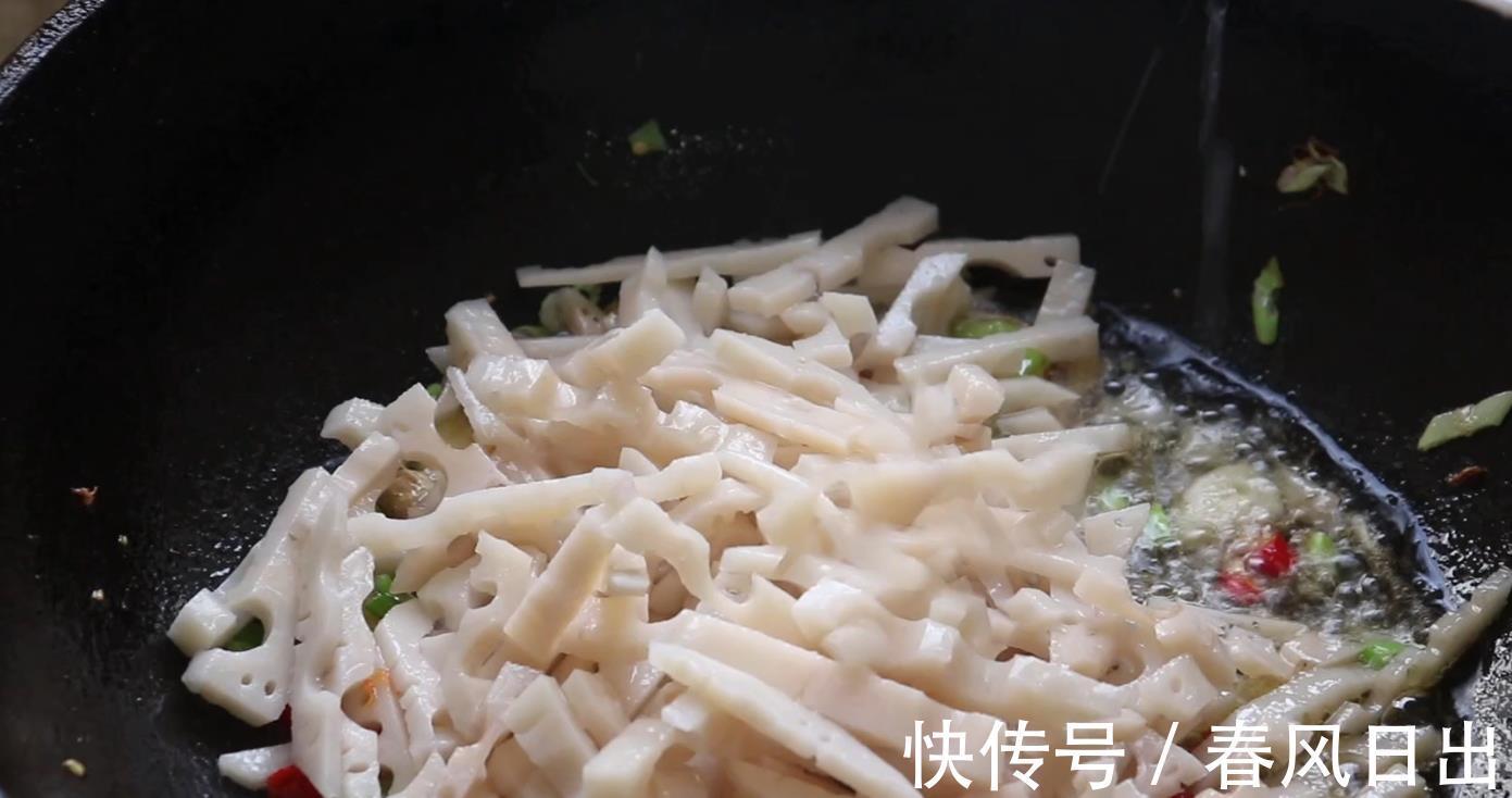 好吃|1段莲藕1把韭菜，教你1个好吃的做法，让你宁愿不吃红烧肉