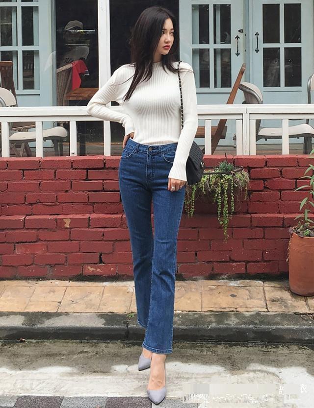 一双细高跟鞋来搭配一条破牛仔裤，穿出时髦大气潮流感