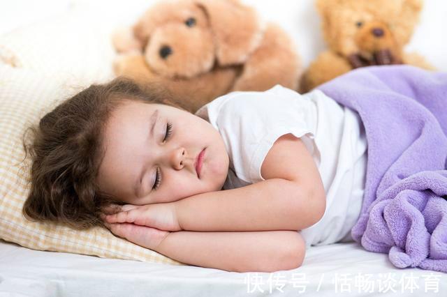 四肢|从孩子睡觉姿势，能看出其性格？第三种可能是在暗示他缺安全感了