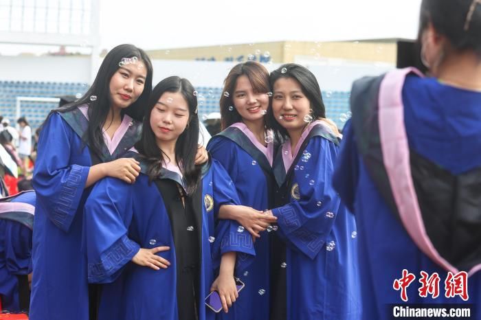 学位服|南昌大学举行2021年毕业典礼 江西高校迎毕业季