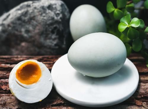 鸡蛋、鸭蛋、鹅蛋、鹌鹑蛋，哪种更有营养？提醒：3种蛋尽量少吃