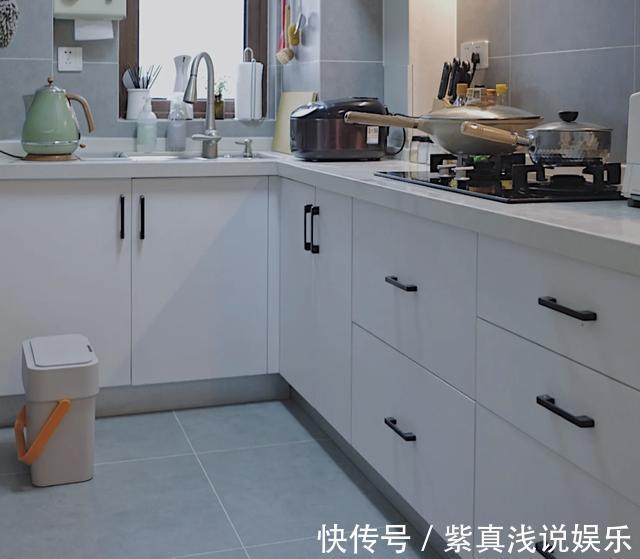不花哨|装修坚持“不花哨”有多重要?我家厨房用了5年,如今依然耐看