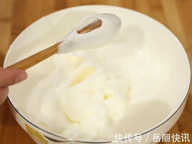 打蛋器|蛋糕最简单的做法，不用烤箱不用打蛋器，利用2个小妙招轻松解决