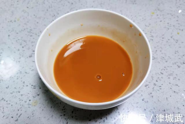 鸡蛋别只会炒番茄，试试这个新方法，开胃下饭，好吃得停不下筷子