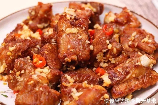 爱吃排骨的有口福了!排骨蒜香浓郁,不油腻,孩子每次不够吃