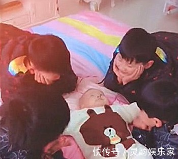 傻样|自从二胎生了个妹妹,四胞胎哥哥就变成如此傻样,瞧后不淡定