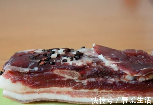 腌咸肉,牢记“一炒二压三风干”,咸肉咸香不肥腻,放得久不坏