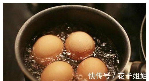 开裂|煮鸡蛋时加点它就行，鸡蛋不开裂还自动脱壳，吃起来更香更嫩！