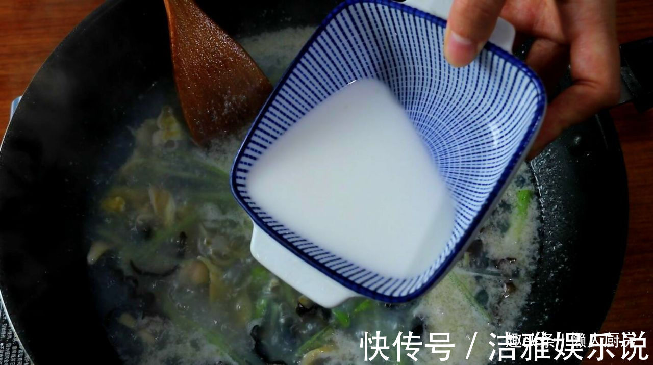 肉嫩|蛏子别只会炒着吃，教你做一碗蛏子汤，鲜中带香，肉嫩不老