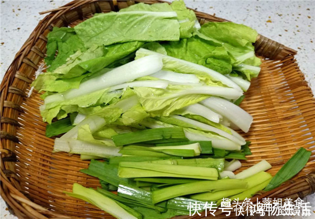 白菜|五花肉不要炒着吃，厨娘教你新吃法，口感肥而不腻，麻辣又开胃！