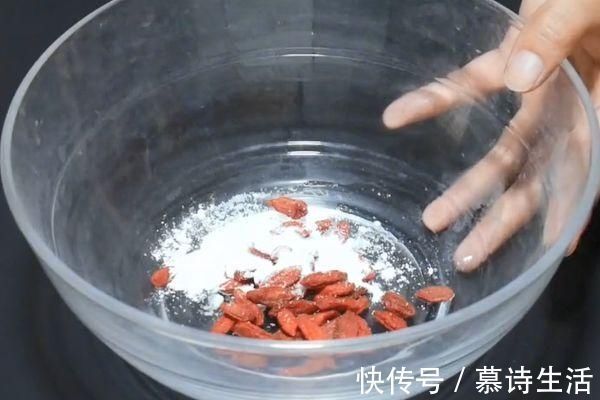 小苏打|枸杞买回家不要直接吃,干货店老板教我一招,枸杞吃的干净又卫生