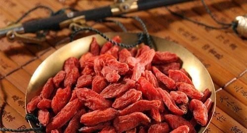 黄芪|枸杞和此物搭档,连喝3天,眼睛亮了,肾不虚了,肝也干净了