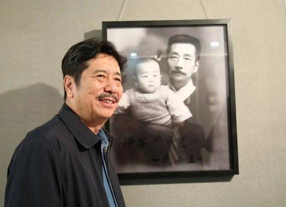 鲁迅@“我不会写作文,他们不信”鲁迅孙子周令飞上热搜,网友表示同情