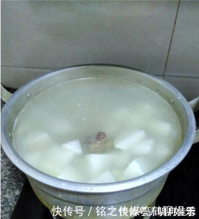 脾胃|3种辅食别再给娃吃,孩子脾胃要“停工”,儿科医生放过孩子吧