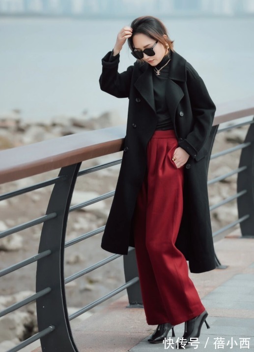 方头靴|穿大衣时别总搭小白鞋,试试配这“4种鞋子”,时髦显高还大气