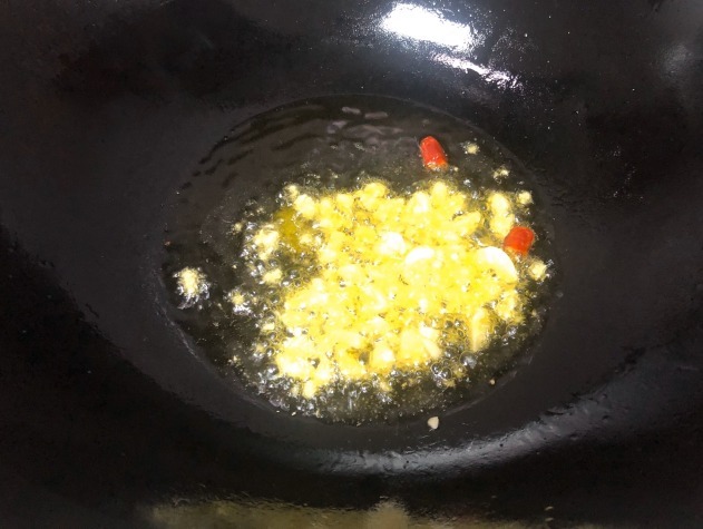 豇豆|炒豇豆时,别再焯水了,大厨教你一招,豇豆不变色,营养又入味