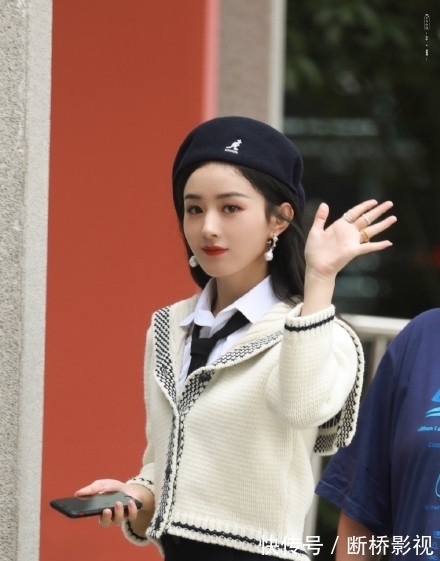 谢娜|赵丽颖参加《快本》预告片曝光，卖力烘托气氛，助阵好友谢娜回归