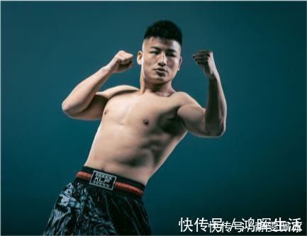 老泰森|李小龙寸拳就是表演的花活!昆仑决解说直言:比位宁辉技术差远了