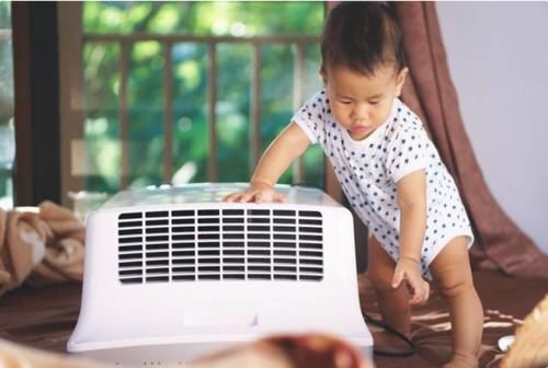 空调|夏天是给孩子用风扇好，还是吹空调好？简单的对比分析帮你做选择