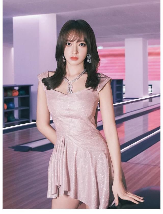 甜美风|明明拥有着“漫画神颜”,却被精修拉下神坛,程潇的修图师扣鸡腿