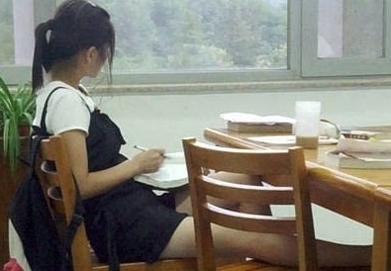 |搞笑图片幽默段子笑话我给你剪头发是真的不要钱的呀,哈哈哈