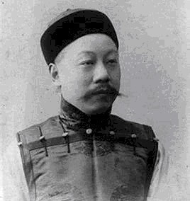 溥仪|末代皇帝溥仪退位时,在场的人都有谁?这个关键的人物不在现场