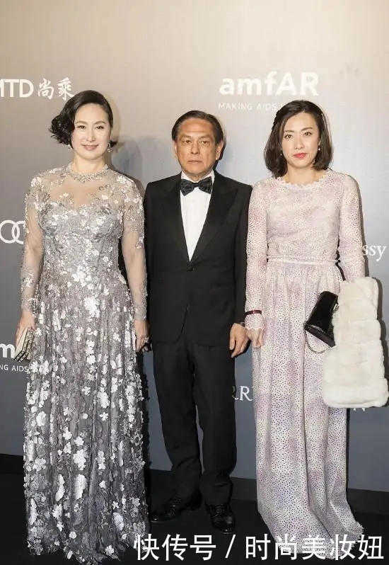 连衣裙|甘比这回厉害了,和名媛何超琼同框亮相,气场、气质不相上下