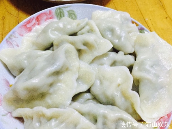 芹菜包饺子5不要直接调馅,这样就瞎了,用对2步,芹菜入味还xian