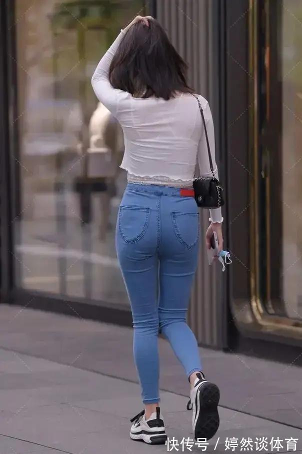 牛仔裤 “大长腿”穿牛仔裤,可以更好的展现自己的优势,释放魅力